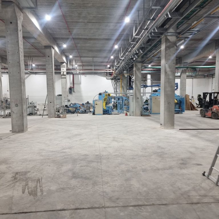 קניאל – האולם החדש בקריית גת לפני הרכבת הקווים